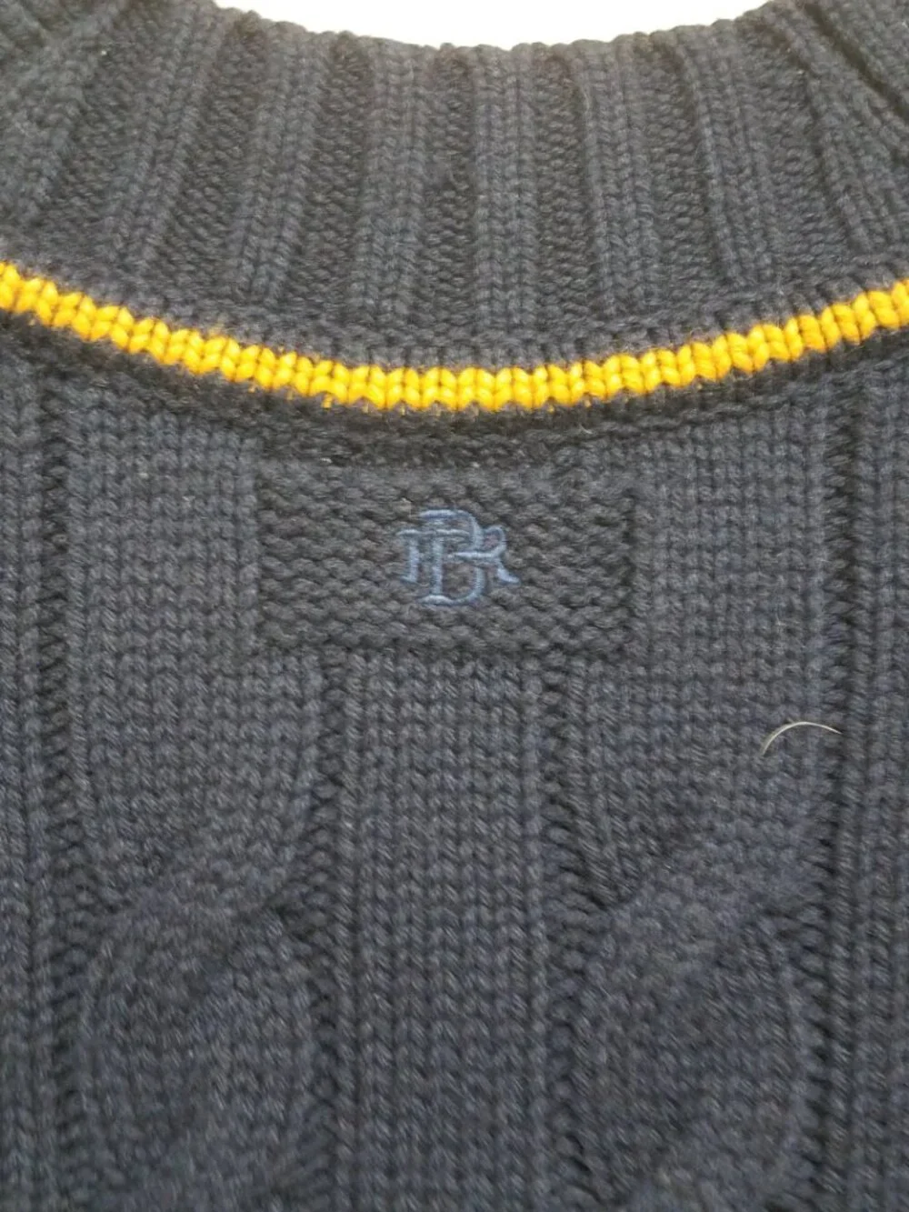 Banana Republic BR Athletics Merino Wool Cable Knit Vest Navy Mens Small 441004